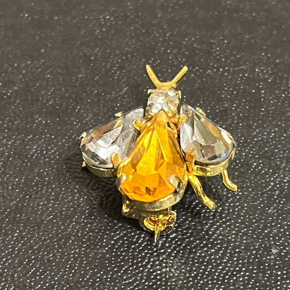Small Winged Insect Brooch - Picture 3 of 10